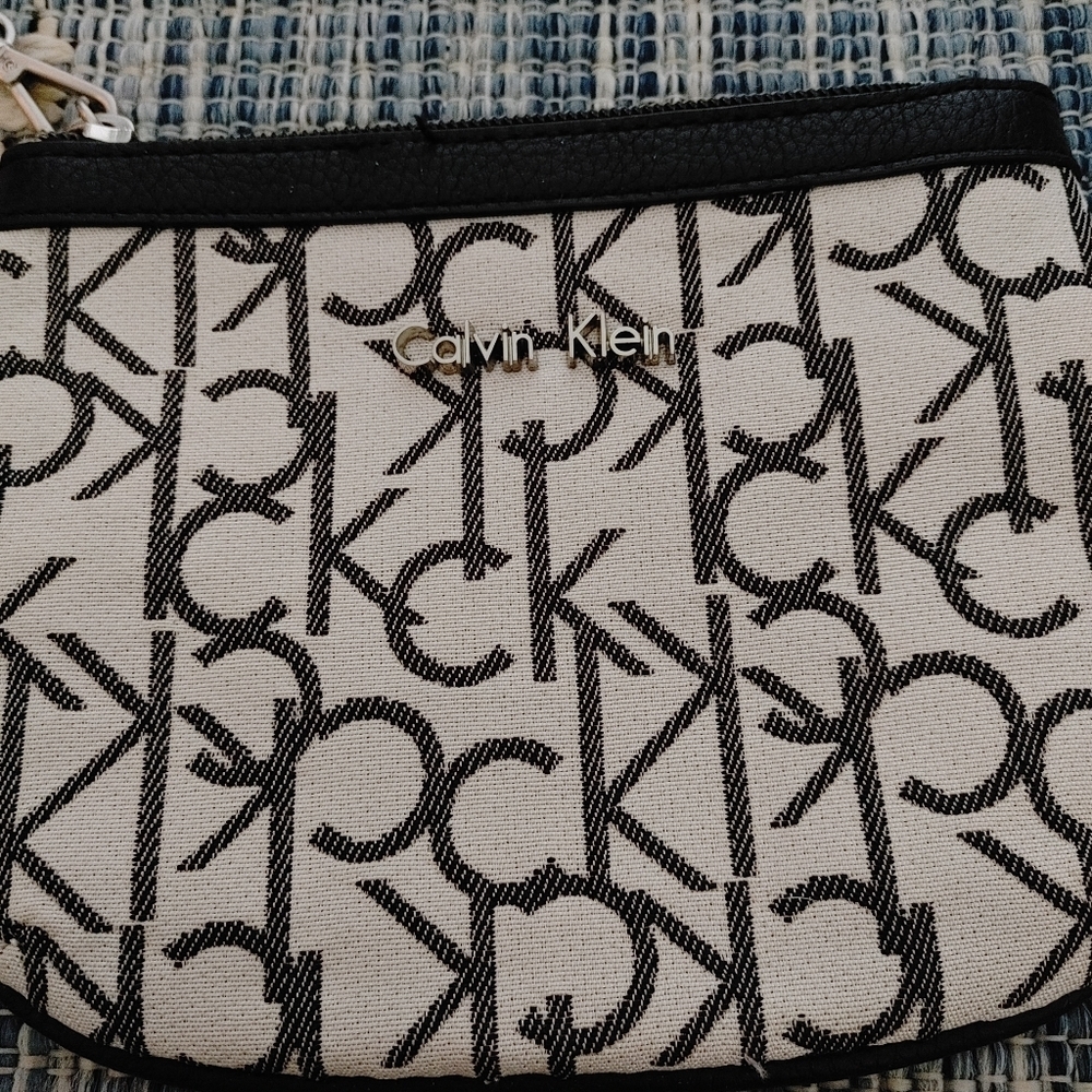 Calvin Klein Wristlet - Picture 6 of 9